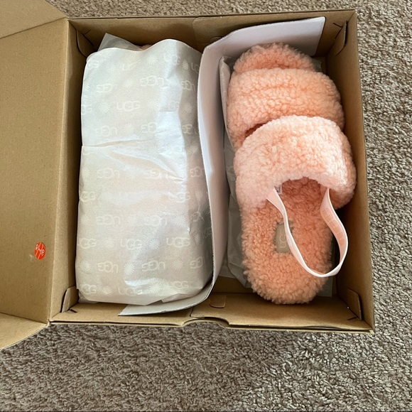 Brand new Ugg Fluffita - Picture 2 of 6